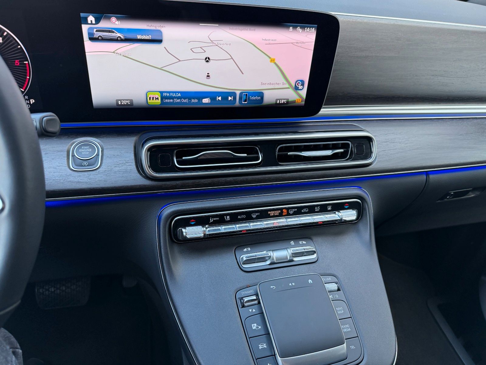 Fahrzeugabbildung Mercedes-Benz V 300 d 4MATIC AVA Extral AHK DISTRONIC Standh