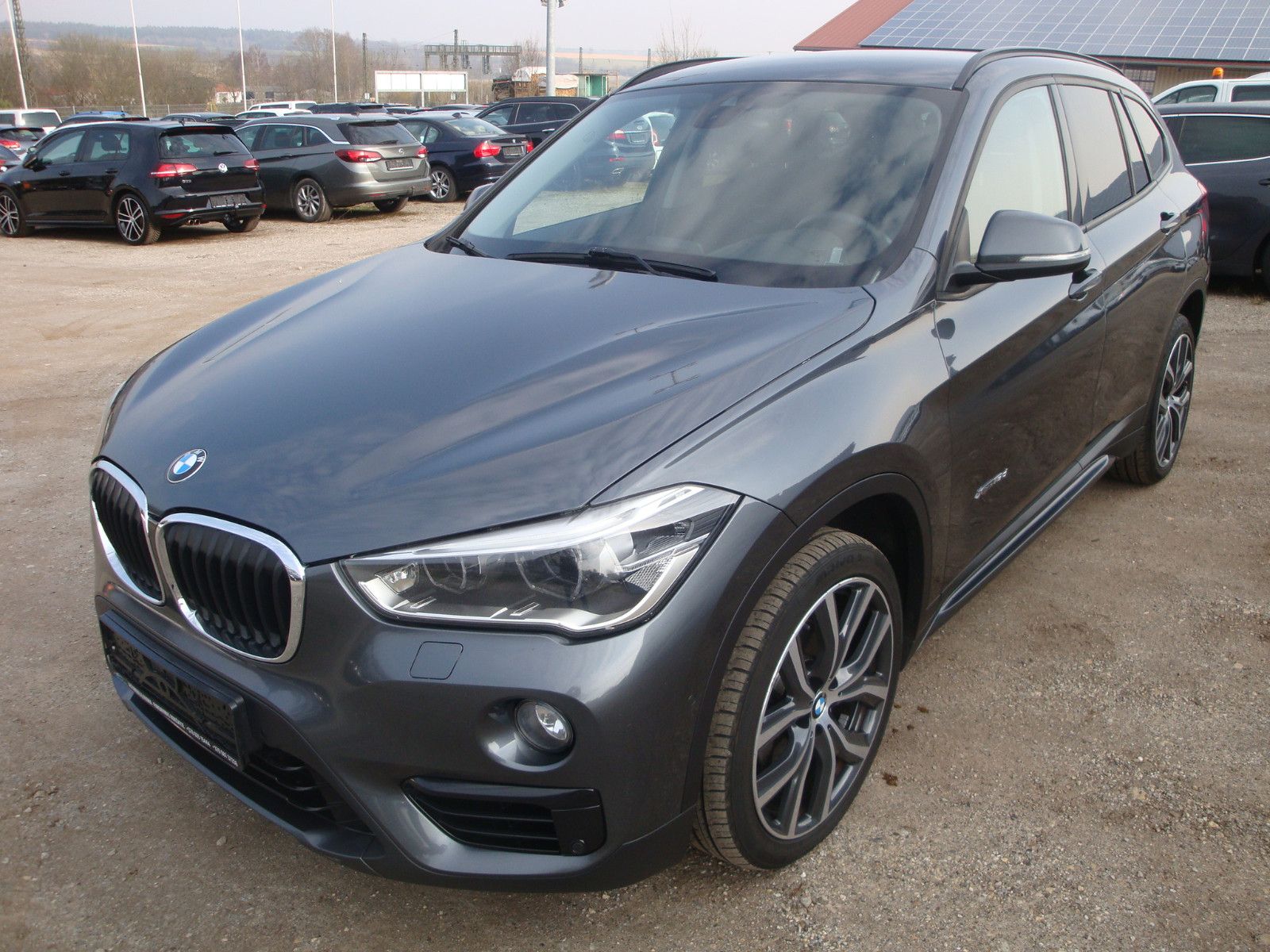 BMW X1 xDrive 18 d Sport Line *LED/Navi/AHK/Kamera*