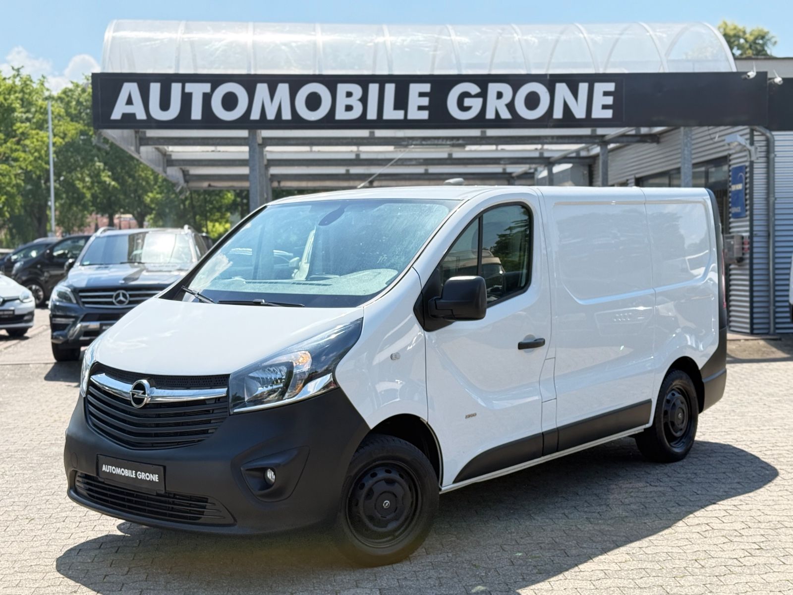 Opel Vivaro - 1