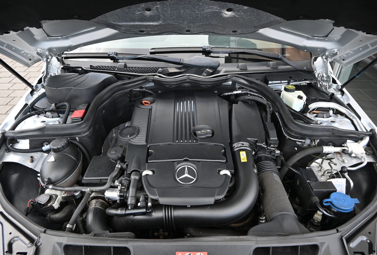Fahrzeugabbildung Mercedes-Benz C 250 T BlueEFF. AVANTGARDE Facelift °AHK°COMAND