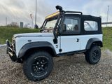 Land Rover Defender V8 - Land Rover Defender mit Benzin-Antrieb
