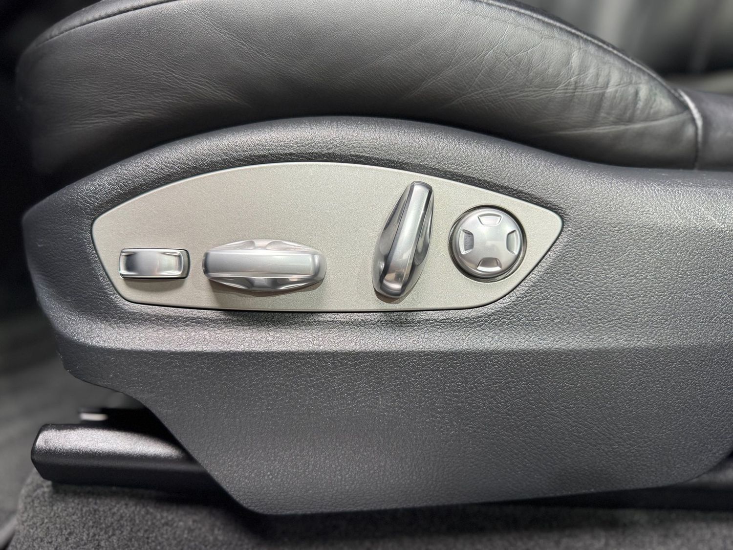 Fahrzeugabbildung Porsche Macan S Diesel #Bi-Xenon#Memory#Leder