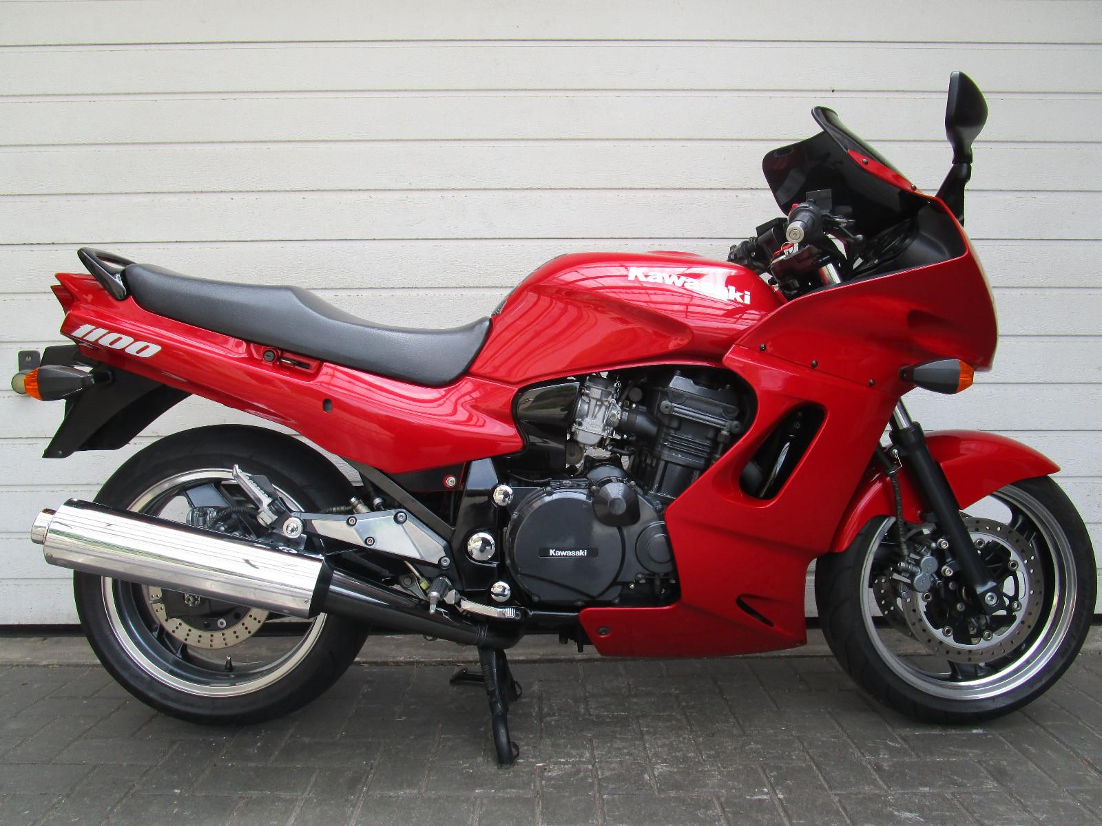 Kawasaki GPZ 1100    43759 km    Extras    Gepflegt
