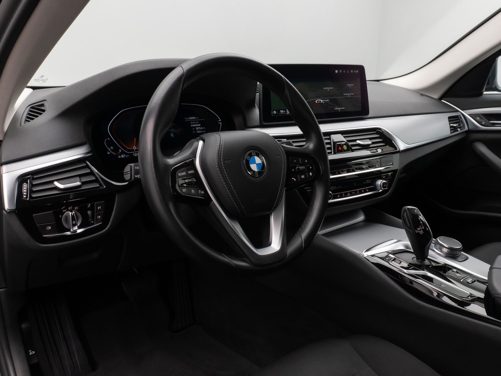 Fahrzeugabbildung BMW 530i Lim.DAB CockPitPro PDC Sitzhzg Alarm LED