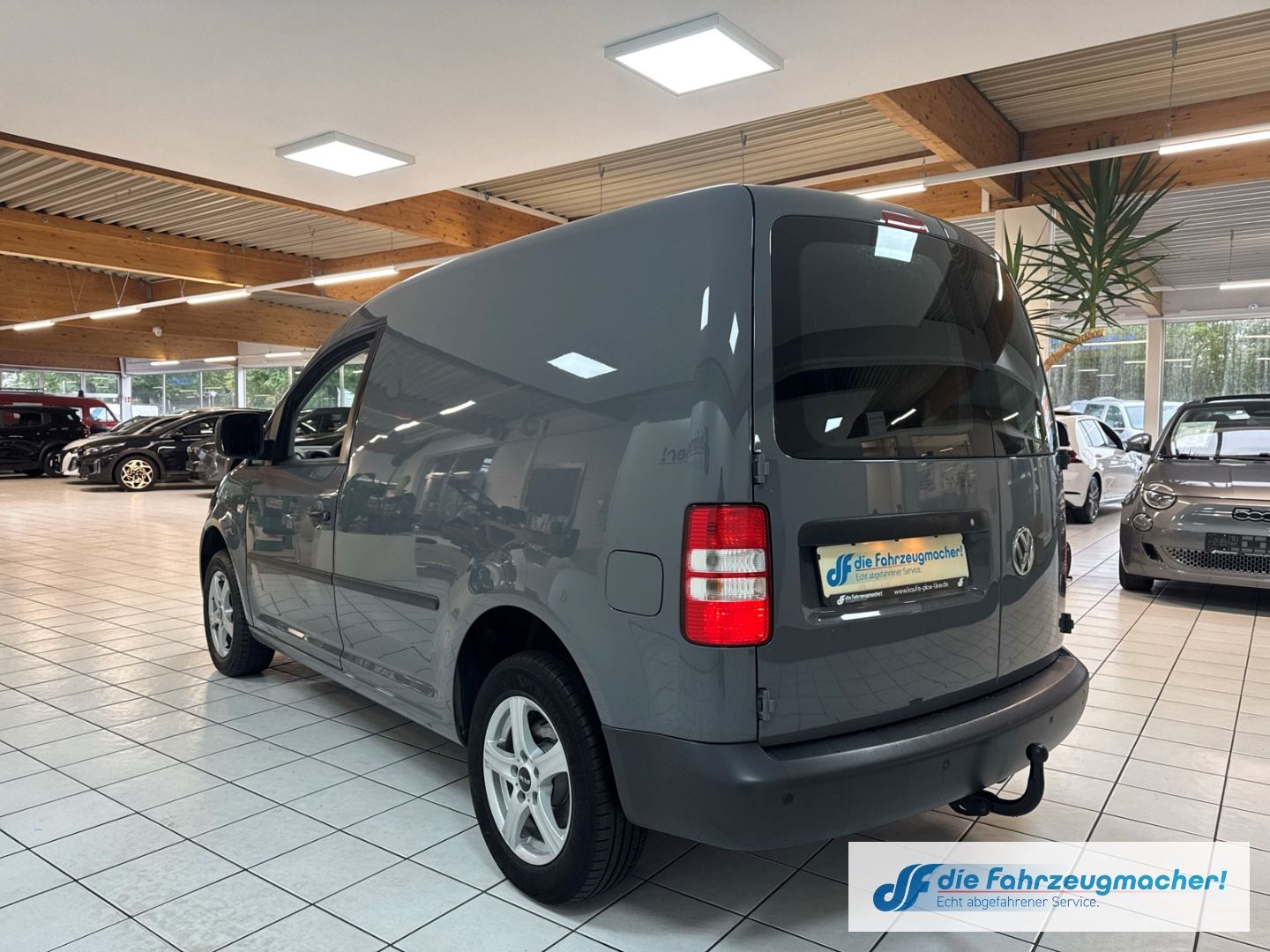 Fahrzeugabbildung Volkswagen Caddy Kasten EcoProfi AHK PDC Klima *EXPORT
