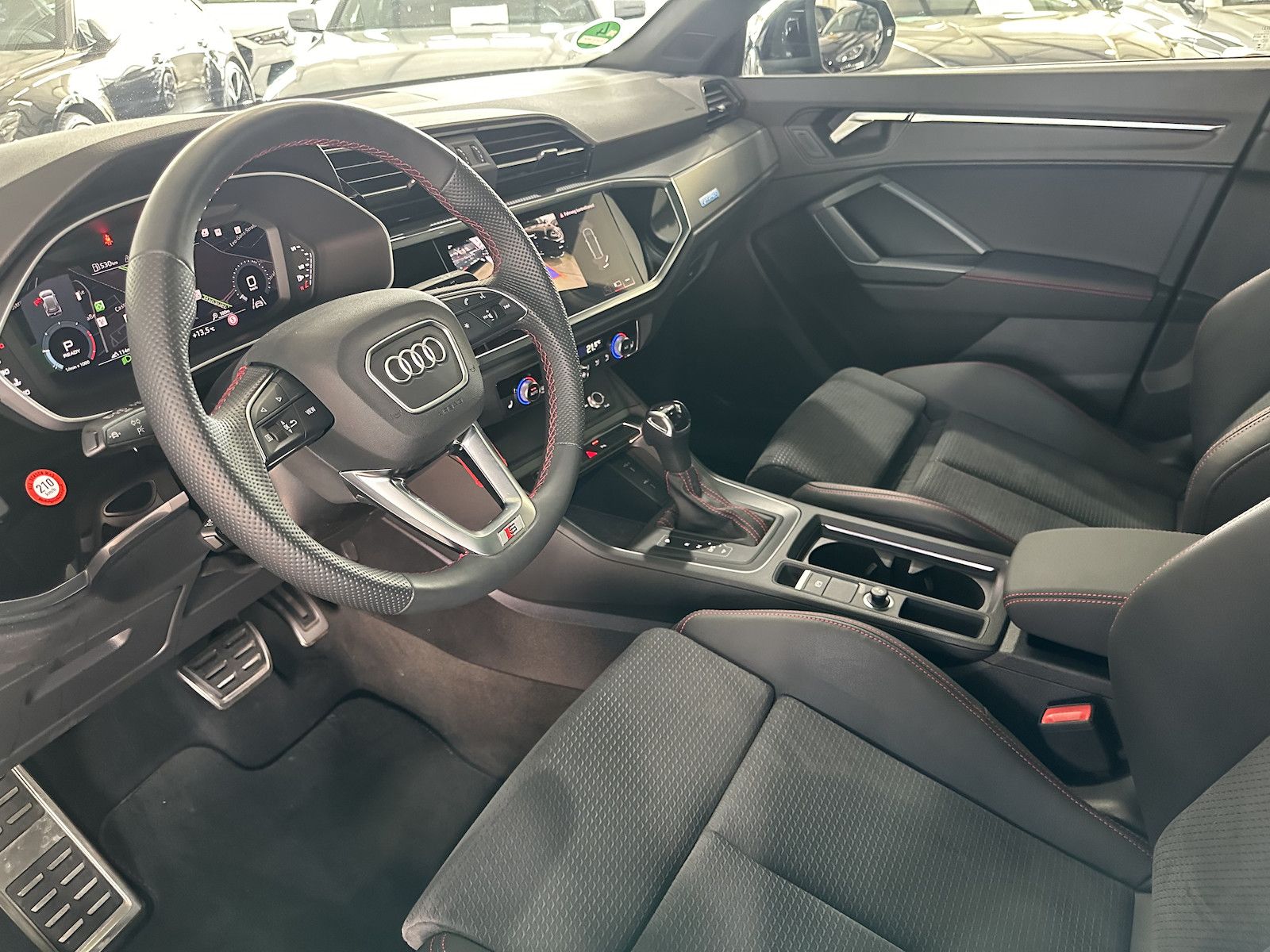 Fahrzeugabbildung Audi Q3 35 TDI quatt S line/Pano/Matrix/´19/RFK/