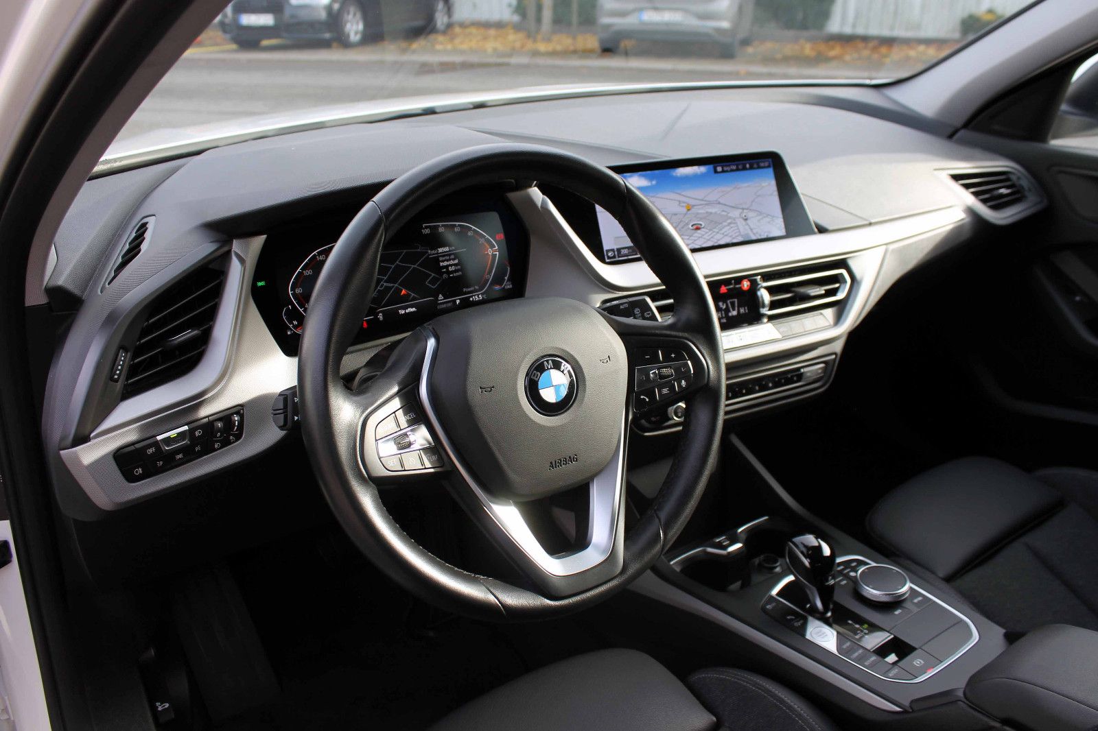 Fahrzeugabbildung BMW 118i Advantage Steptr. Temp. PDC KAM NAV LED SHZ