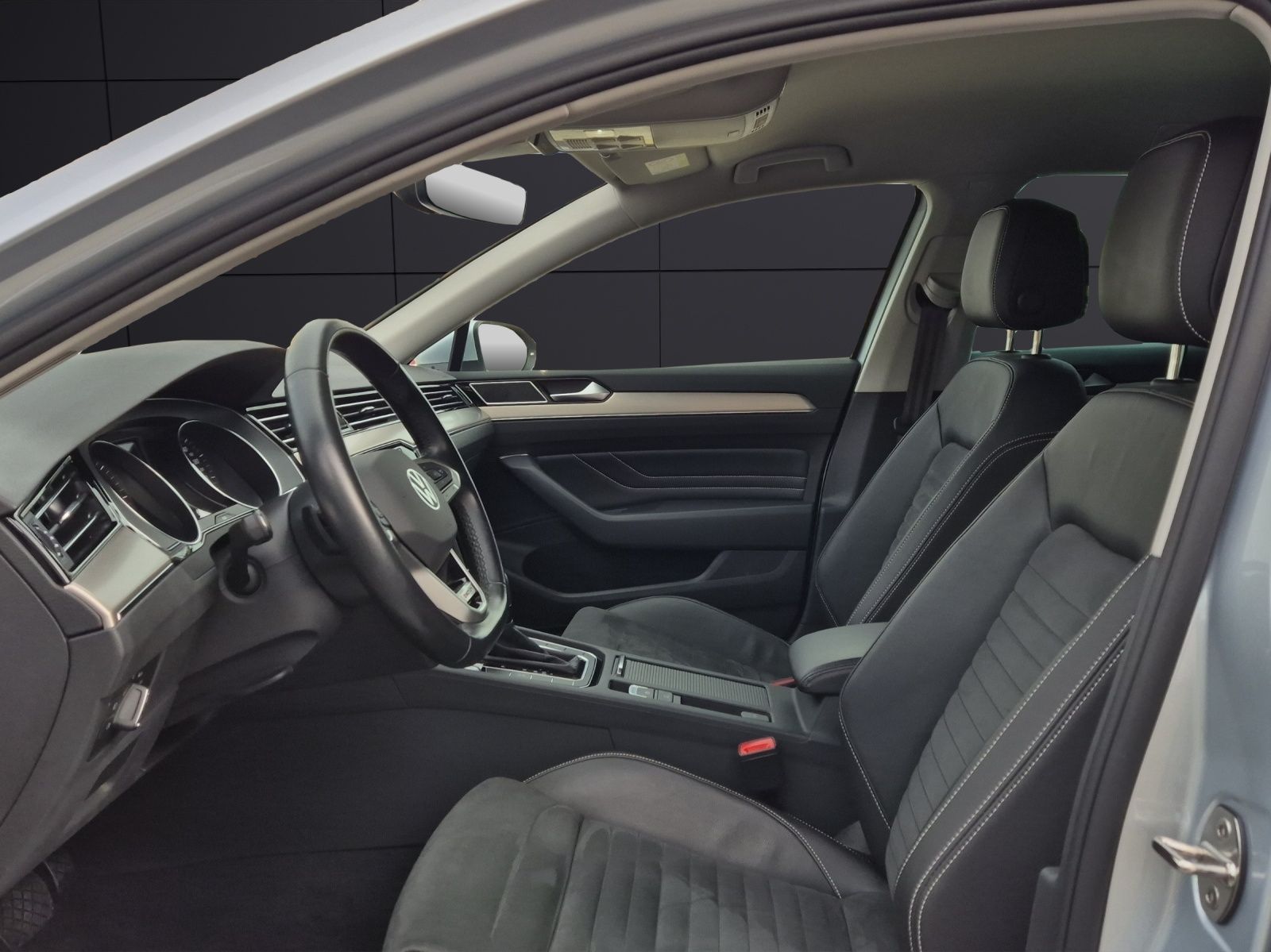 Fahrzeugabbildung Volkswagen Passat Variant TDI Elegance DSG 4M Matrix Navi A