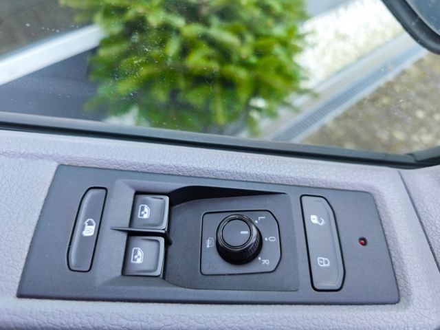 Volkswagen T6.1 Transporter lang*Klima*AHK*Alu*PDC*6-Sitze*