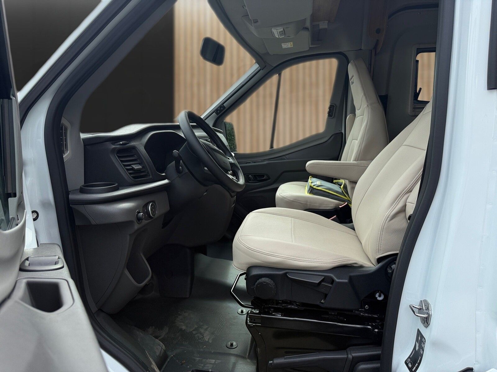 Fahrzeugabbildung Karmann Dexter 4x4 DE 560 AW Allrad 4x4, Rückfahrkamera