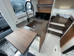 Bürstner SFT 7.0 SIGNATURE  Automatik 180PS AHK