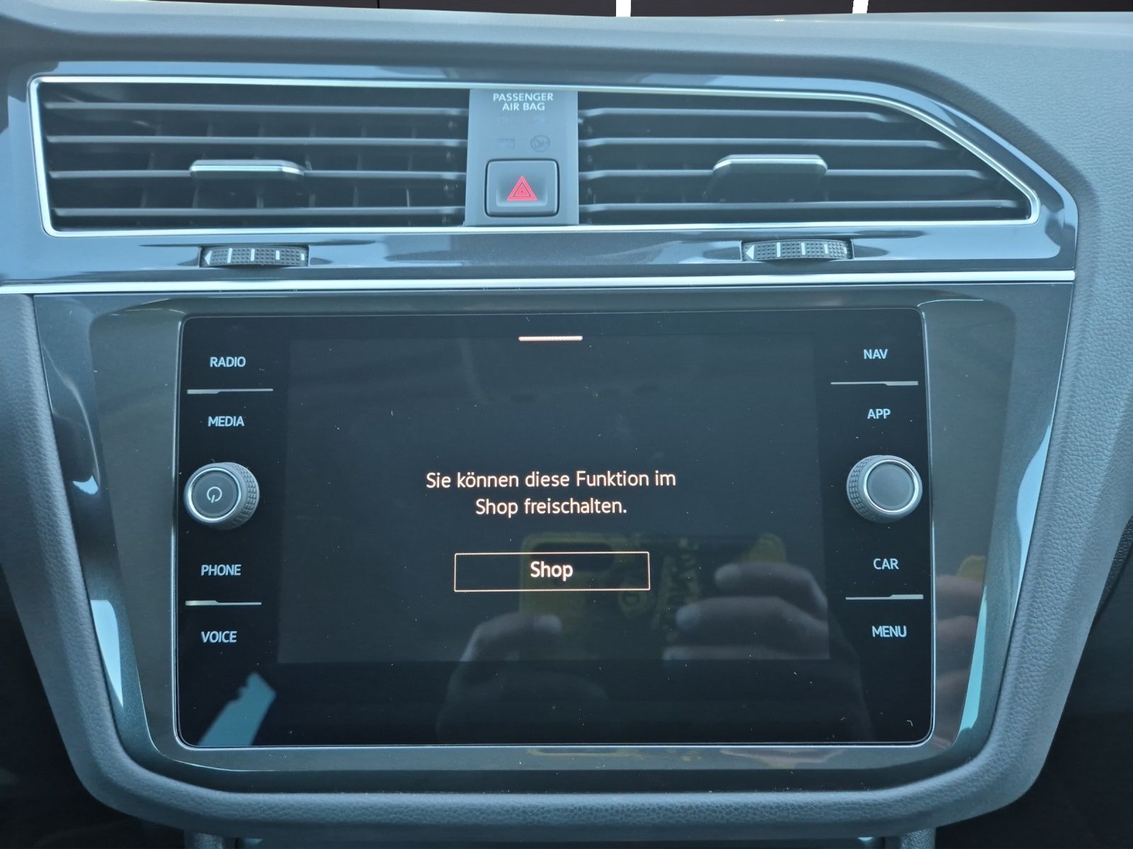 Fahrzeugabbildung Volkswagen Tiguan TDI Elegance DSG 4M Matrix AID Pano ACC P