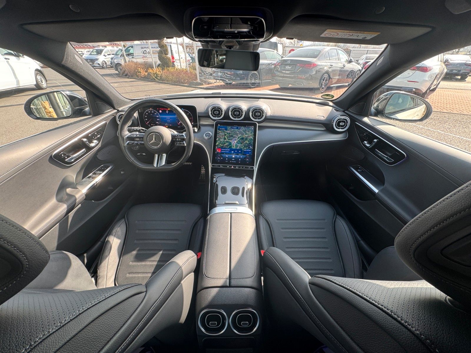 Fahrzeugabbildung Mercedes-Benz C 300 d T AMG NIGHT+AHK+MEMORY+TOTW+AMBIENTE