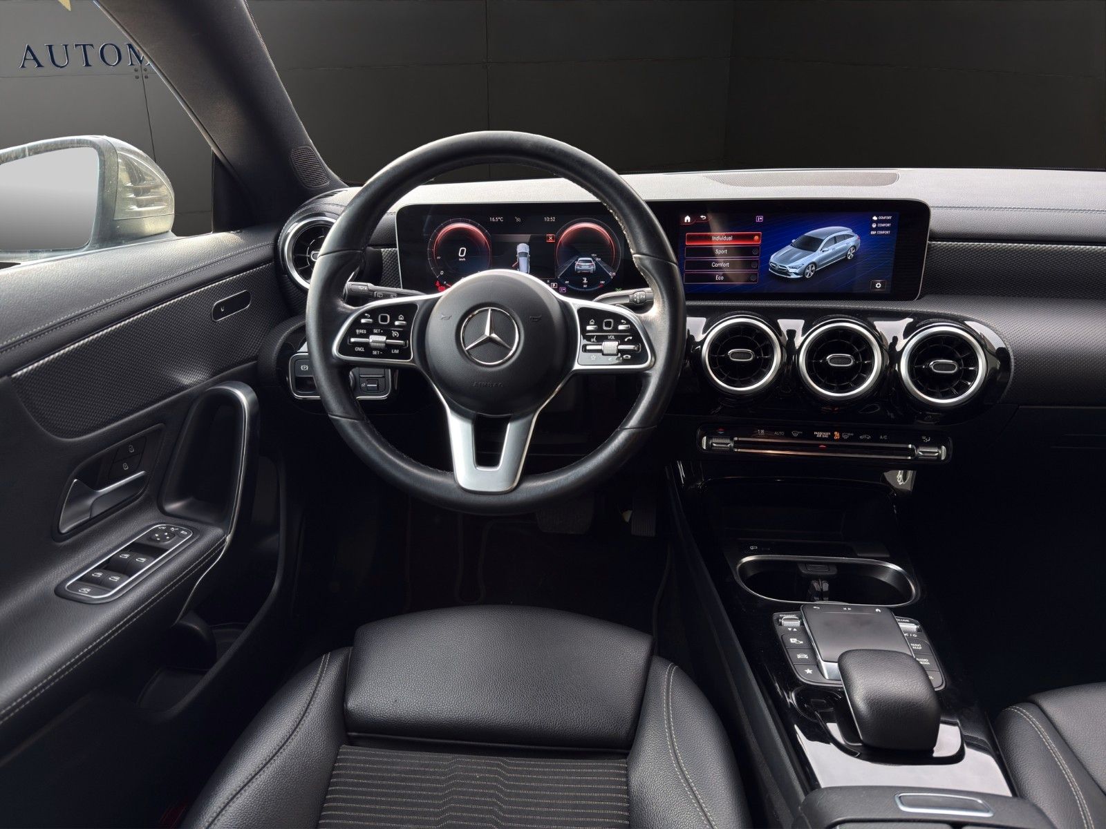 Fahrzeugabbildung Mercedes-Benz CLA 200d Shooting Brake *Dig.Cock*AHK*LED*MBUX