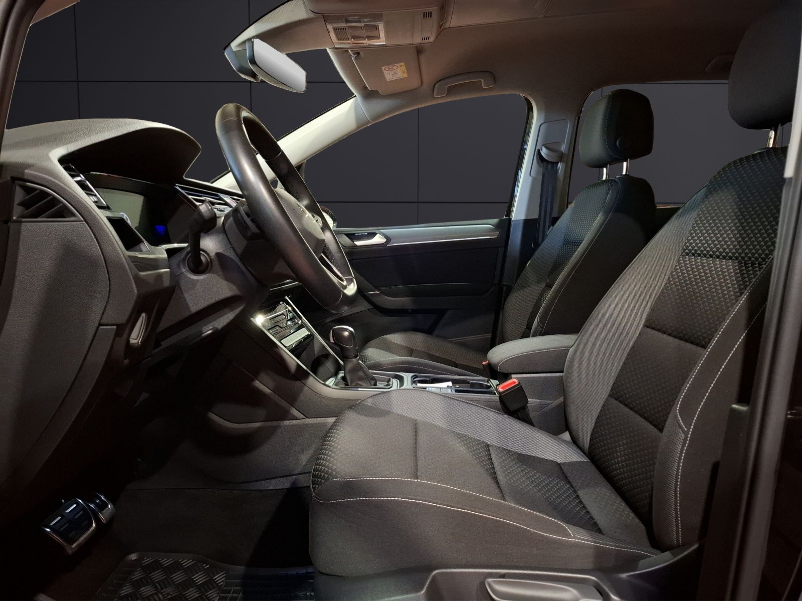 Fahrzeugabbildung Volkswagen Touran TDI Active DSG 7-Si. LED Navi AID ACC SH