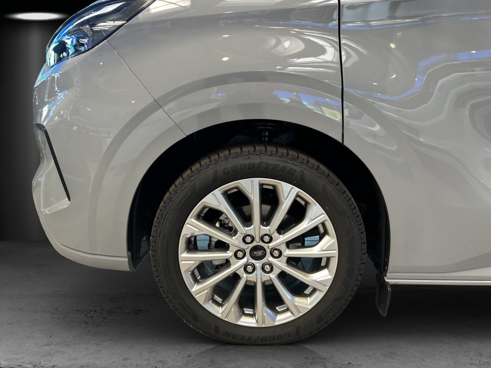 Fahrzeugabbildung Ford Ford Nugget 170PS Aufstelldach LED Kamera PDCv+h