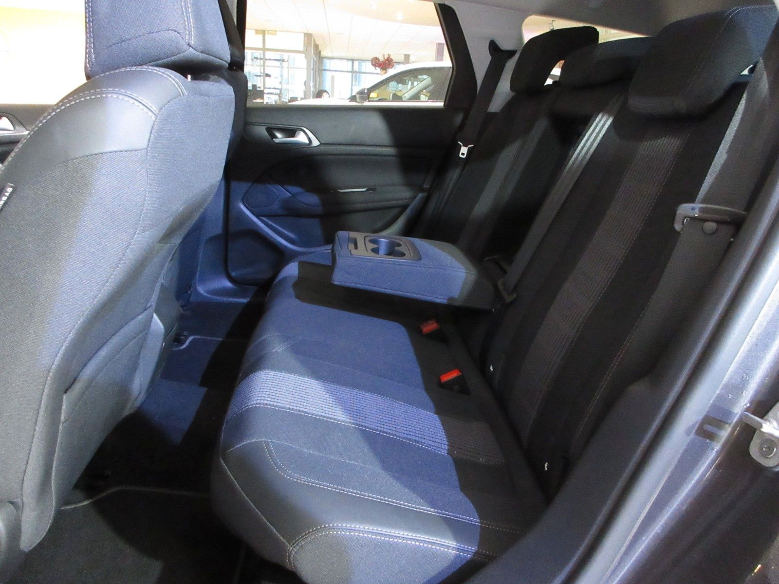 Fahrzeugabbildung Peugeot 308 SW Allure 1.2T LED/NAVI/PDC/R´CAM/BLIS