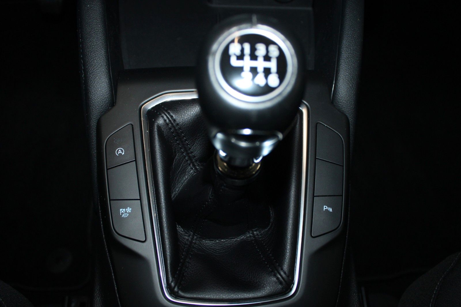 Fahrzeugabbildung Ford Kuga Titanium LED NAVI CAM WinterPaket