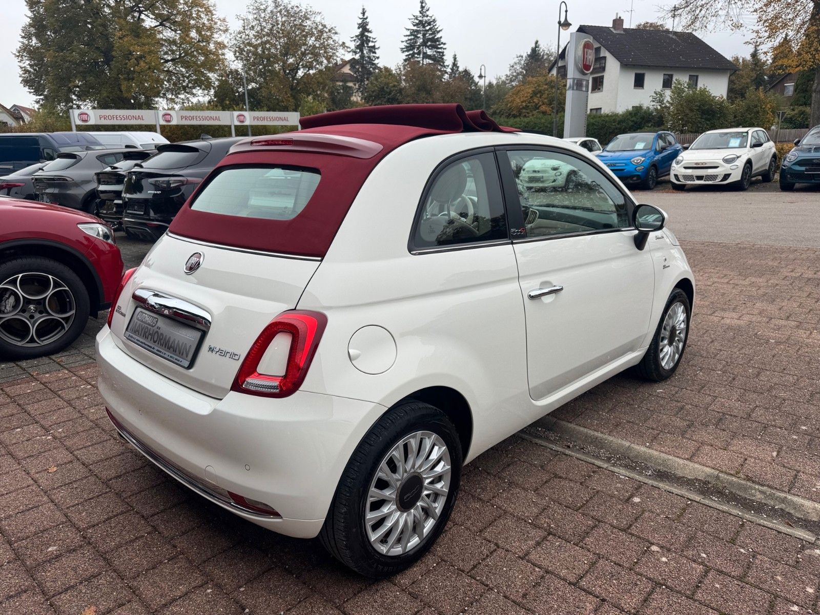 Fahrzeugabbildung Fiat 500C DOLCEVITA 51kW (70PS) KLIMAAUT. CARPLAY