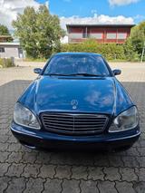 Mercedes-Benz 320 - blaue Mercedes-Benz 320