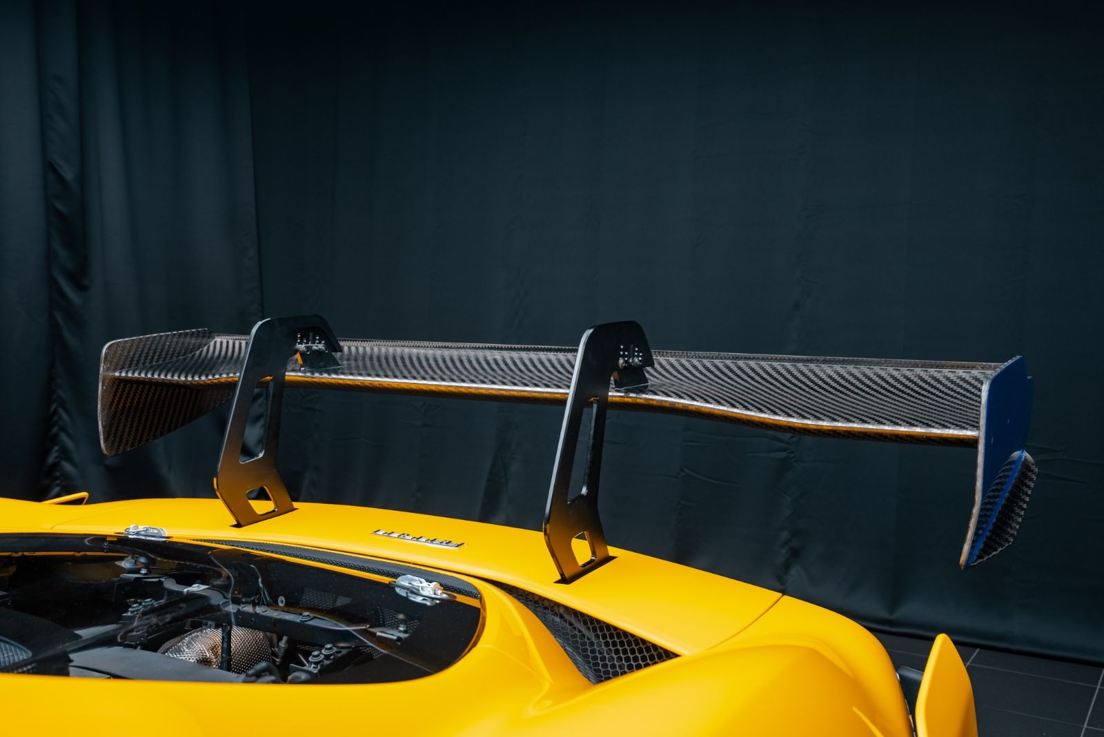 Fahrzeugabbildung Ferrari 296 Challenge TOP/PASSENGER SEAT/SILENCERS