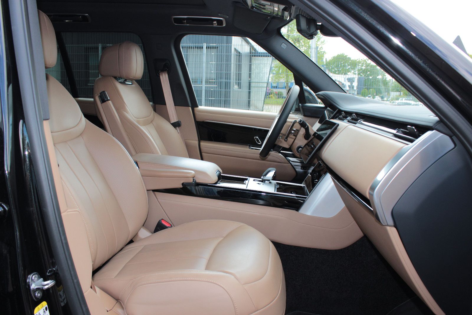 Fahrzeugabbildung Land Rover *MY25* Range Rover P460e HSE Hybrid