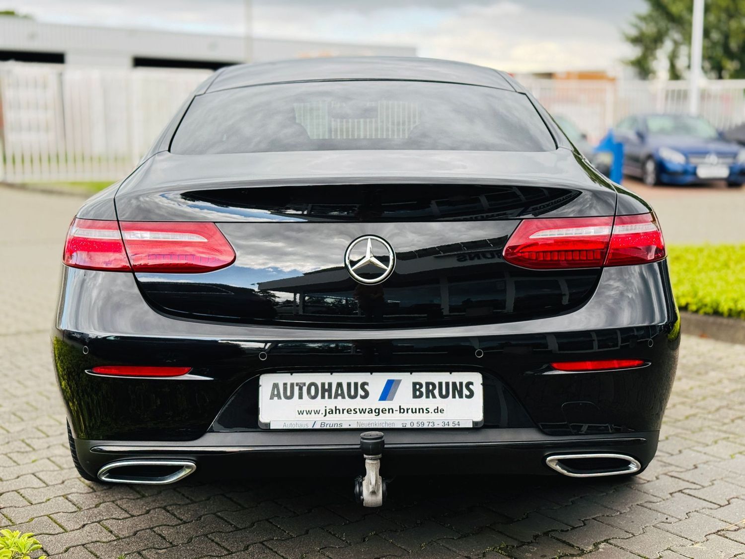 Fahrzeugabbildung Mercedes-Benz E 200 Coupé AVANTGARDE, AHK schw., RFK, Totw., L