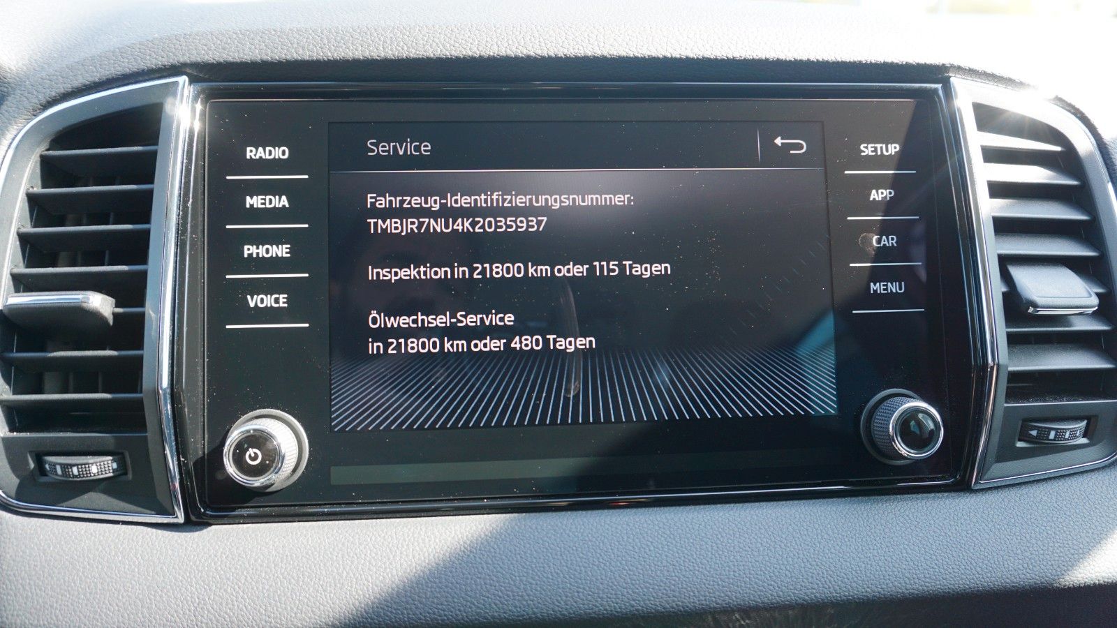 Fahrzeugabbildung SKODA Karoq Style, LED, PDC, SR+WR, Apple CarPlay