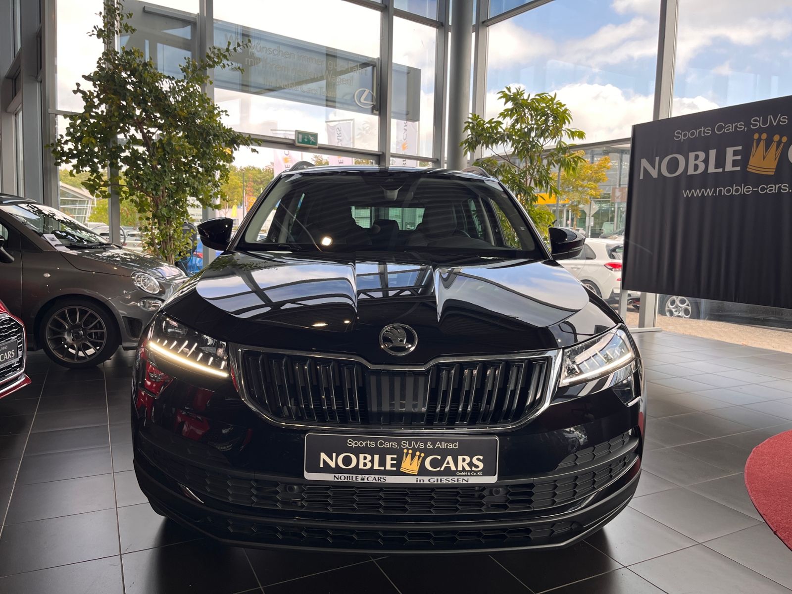Fahrzeugabbildung SKODA KAROQ Style AHK ACC LED NAV LEDER 18"