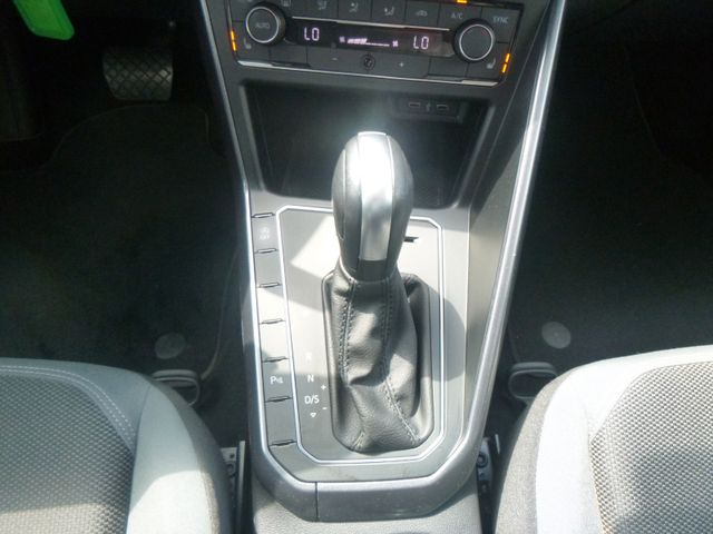 Fahrzeugabbildung Volkswagen Polo VI Highline >AUT/Rückfahrkamera