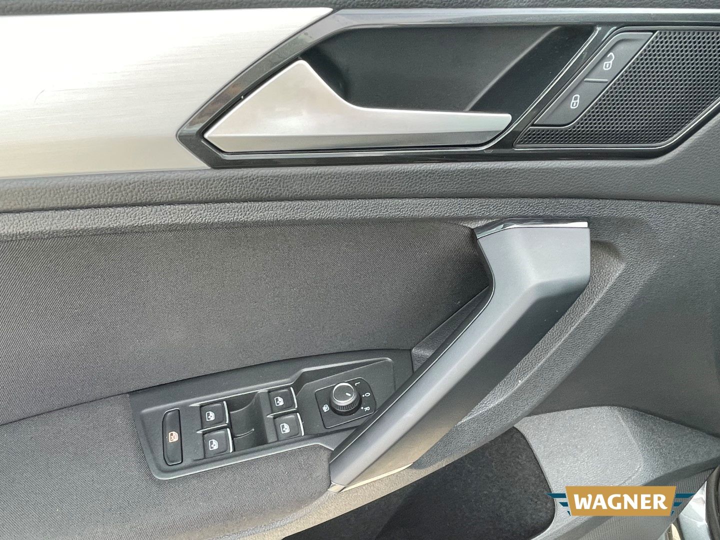 Fahrzeugabbildung Volkswagen Tiguan Comfortline  Automatik 4Motion
