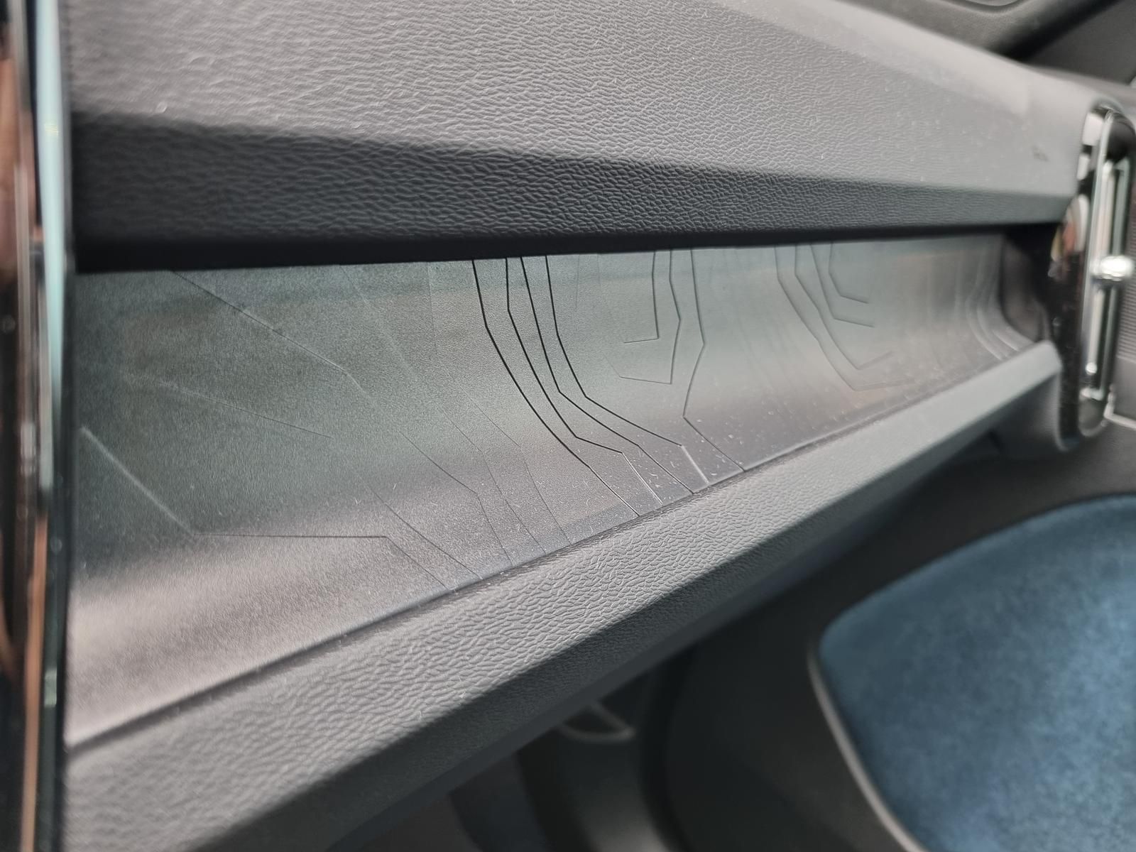 Fahrzeugabbildung Volvo XC40 Single Extended Plus 'Ganzjahresreifen'
