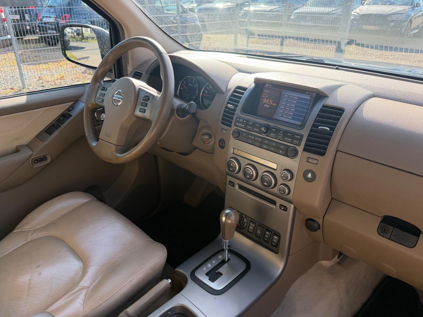 Nissan Pathfinder LE 2.5 dCi 171 ch BVA 4x4 / 7 places / 1ère main / Toit ouvrant / Cuir / Caméra de recul