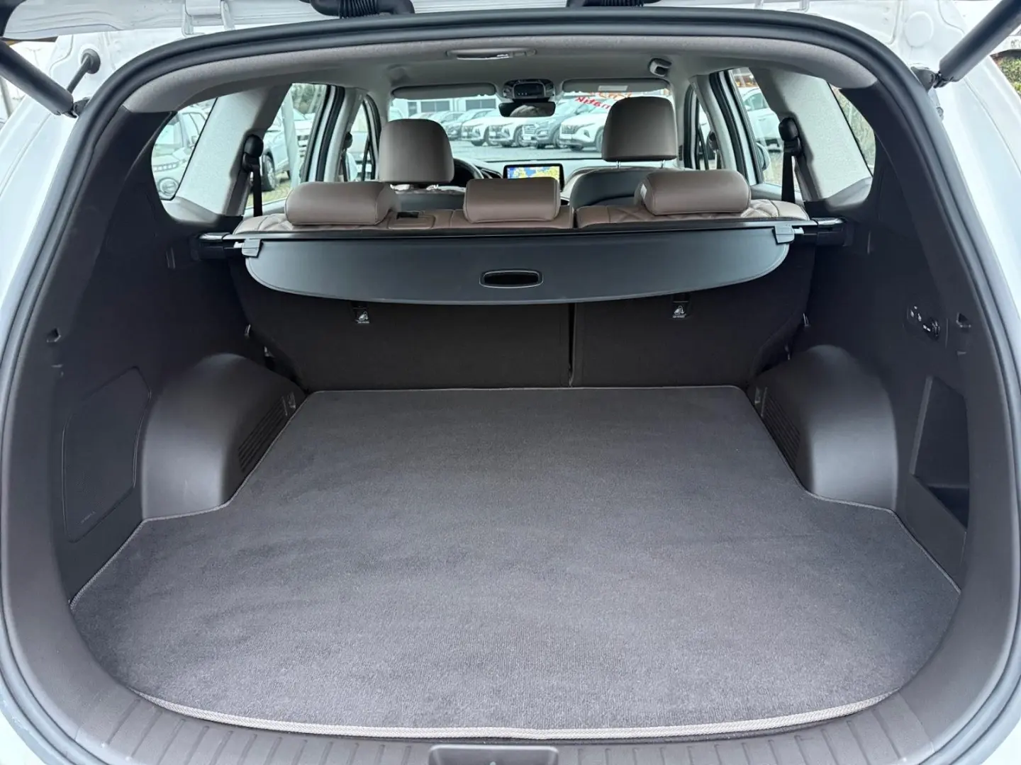 Hyundai SANTA FE 1.6T 4WD Trend Hybrid Navigation Kamera