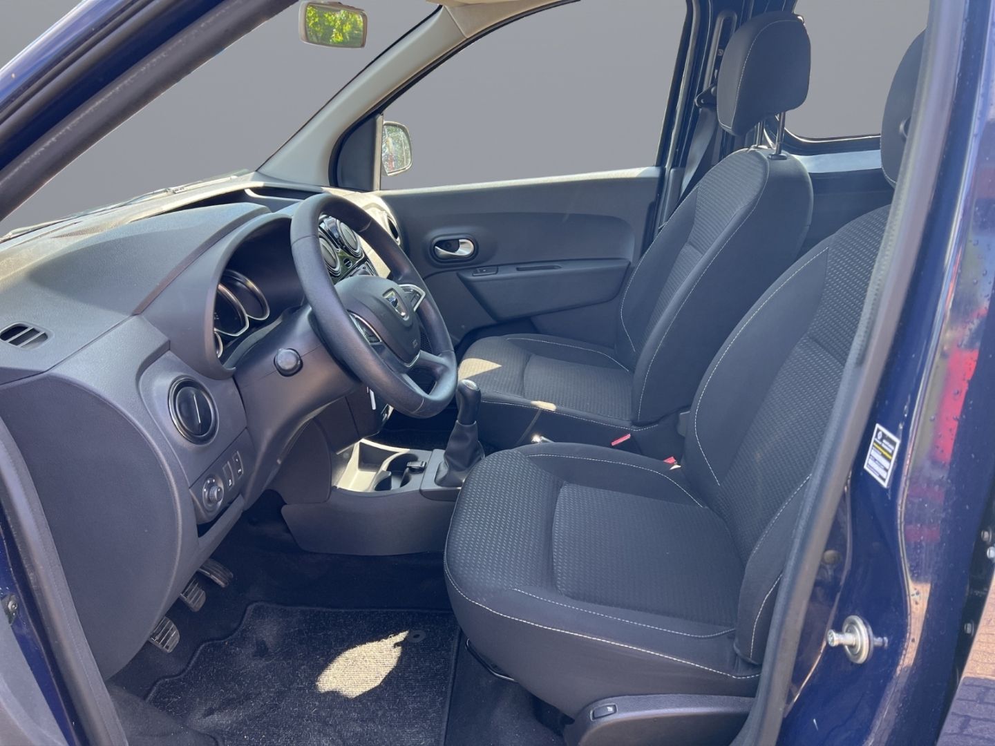 Fahrzeugabbildung Dacia Dokker Comfort 1.2 TCe 115 Navi Klima SHZ Temp T
