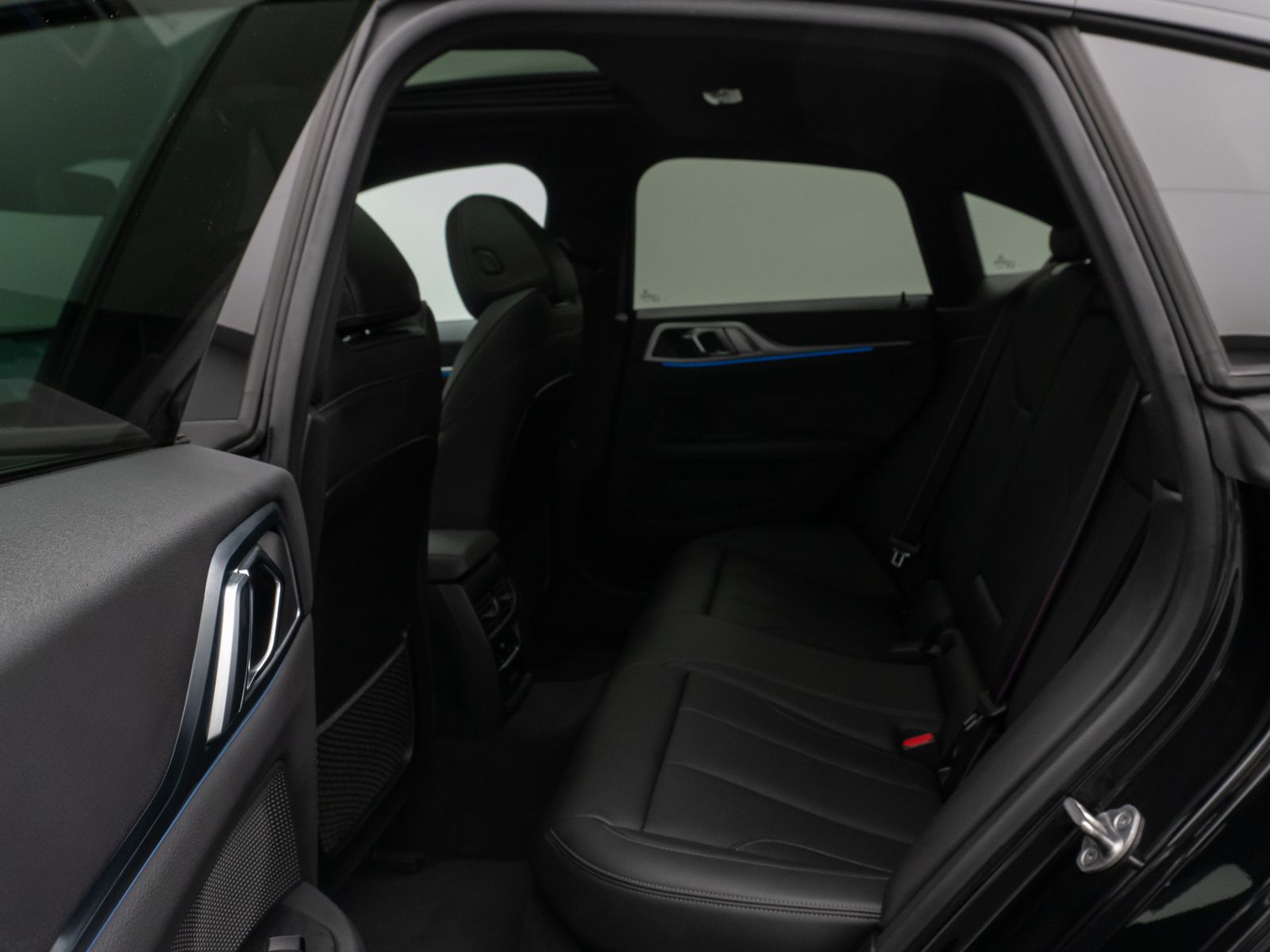 Fahrzeugabbildung BMW i4 eD40 Gran Coupé M Sport Glasdach Kamera HiFi