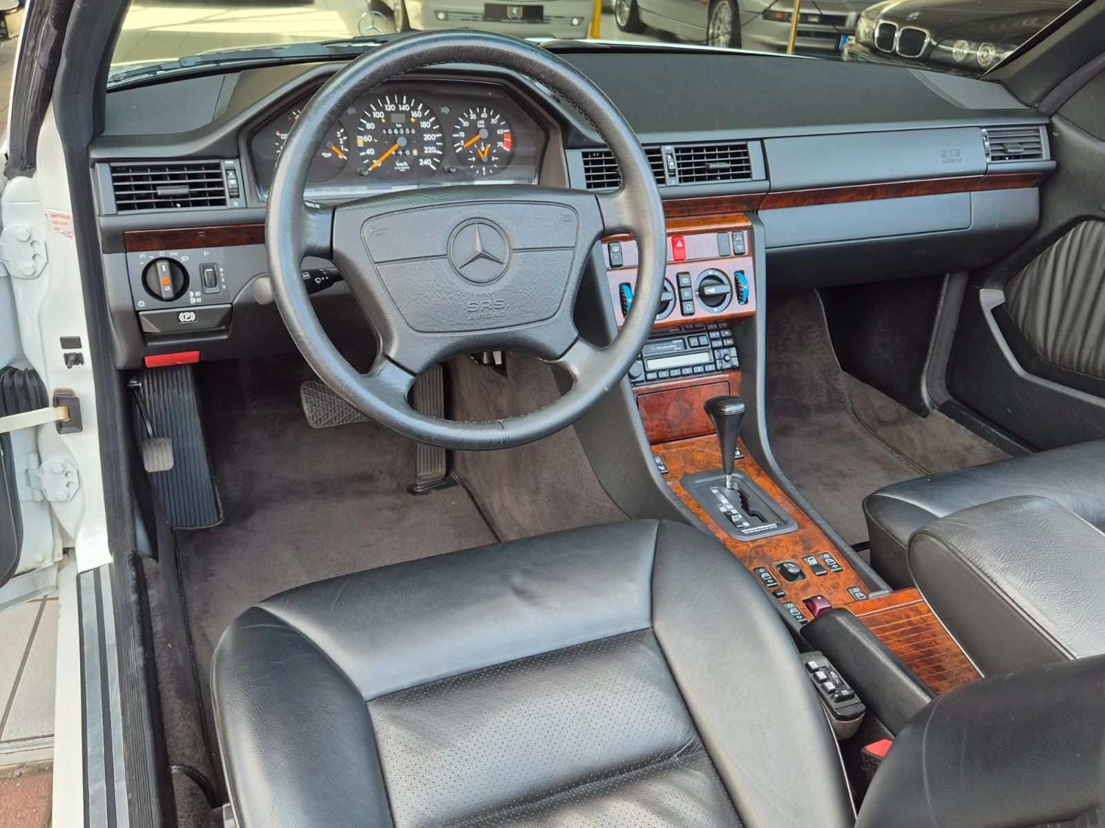 Fahrzeugabbildung Mercedes-Benz E 220 Cabrio/Dt./2. Hand/Daimler-SH/Leder/Klima