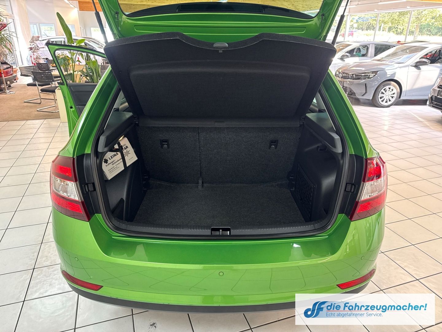 Fahrzeugabbildung SKODA Rapid Spaceback StylePlus 1.2 TSI Panorama Xenon