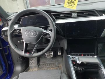 Audi Q8 e-tron - 12