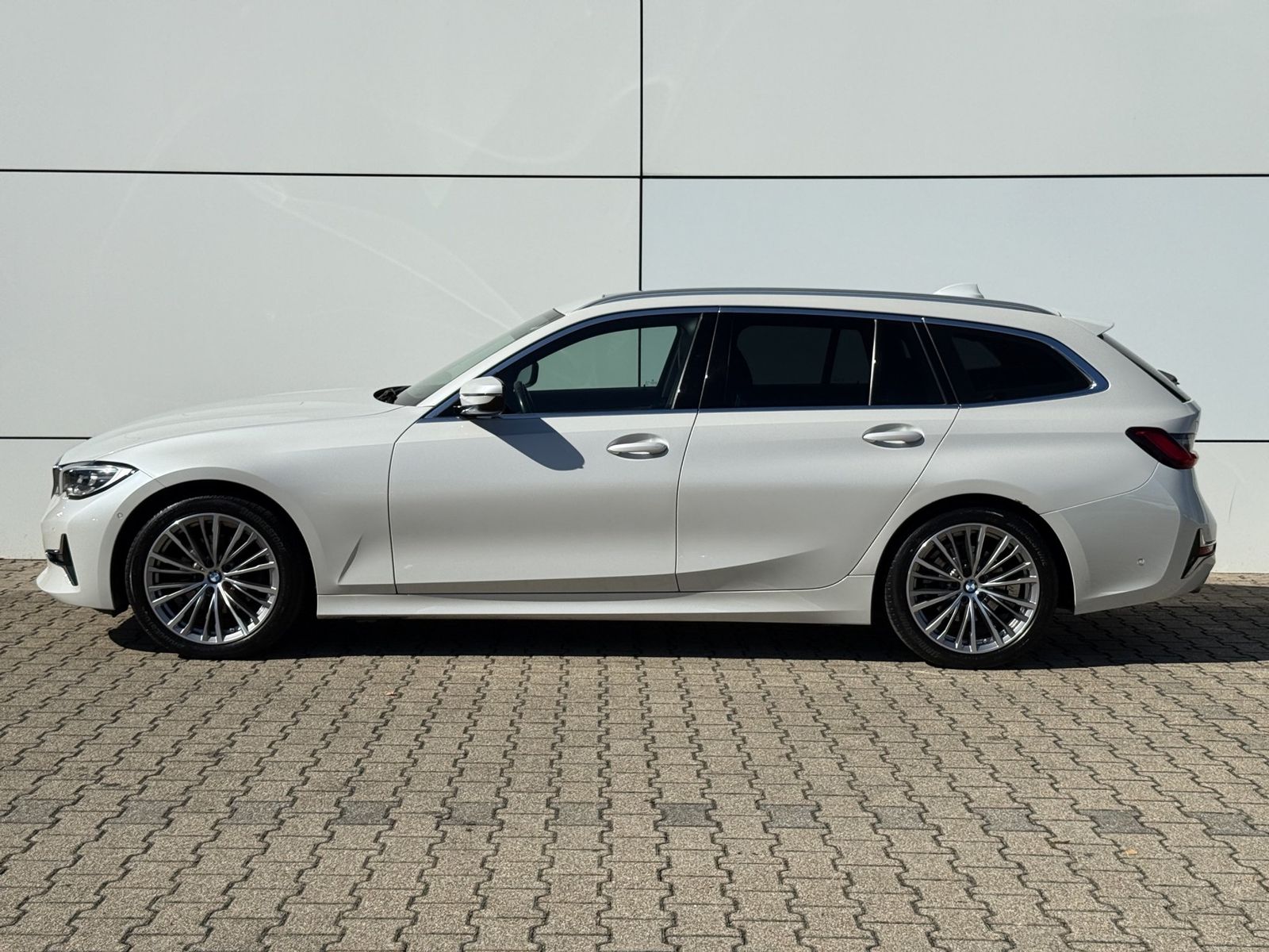 BMW 320d Touring Luxury Line LED+HUD+Pano+AHK+Temp imagem 3
