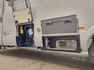 Fahrzeugabbildung HYMER / ERIBA / HYMERCAR B-KLASSE MODERN COMFORT BMC-I 680 PREMIUM