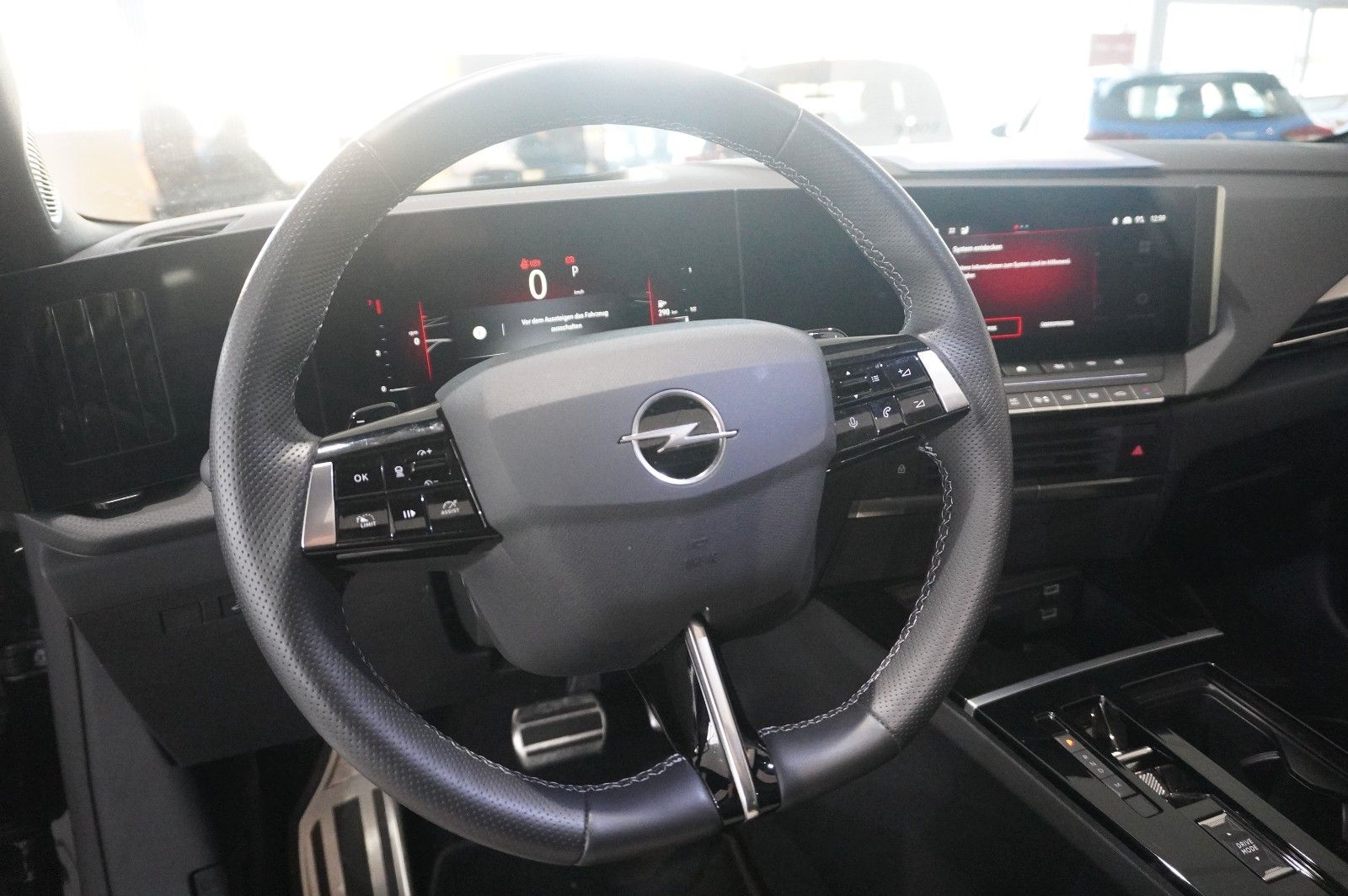 Fahrzeugabbildung Opel Astra L ST 1.2T ULTIMATE NAVI/LED/360°/HUD/AHK