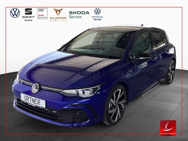 Volkswagen Golf VIII R-LINE 1,5 eTSI DSG BLACK STYLE PANO K