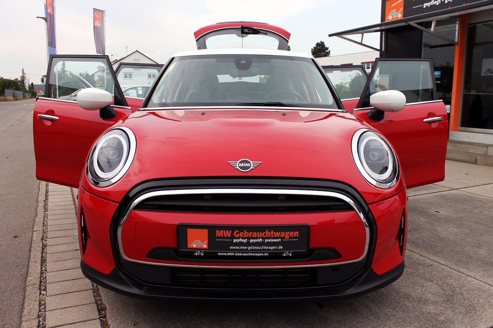 Fahrzeugabbildung MINI Cooper Classic-Trim 5-trg. LED PANO HUD CarPlay