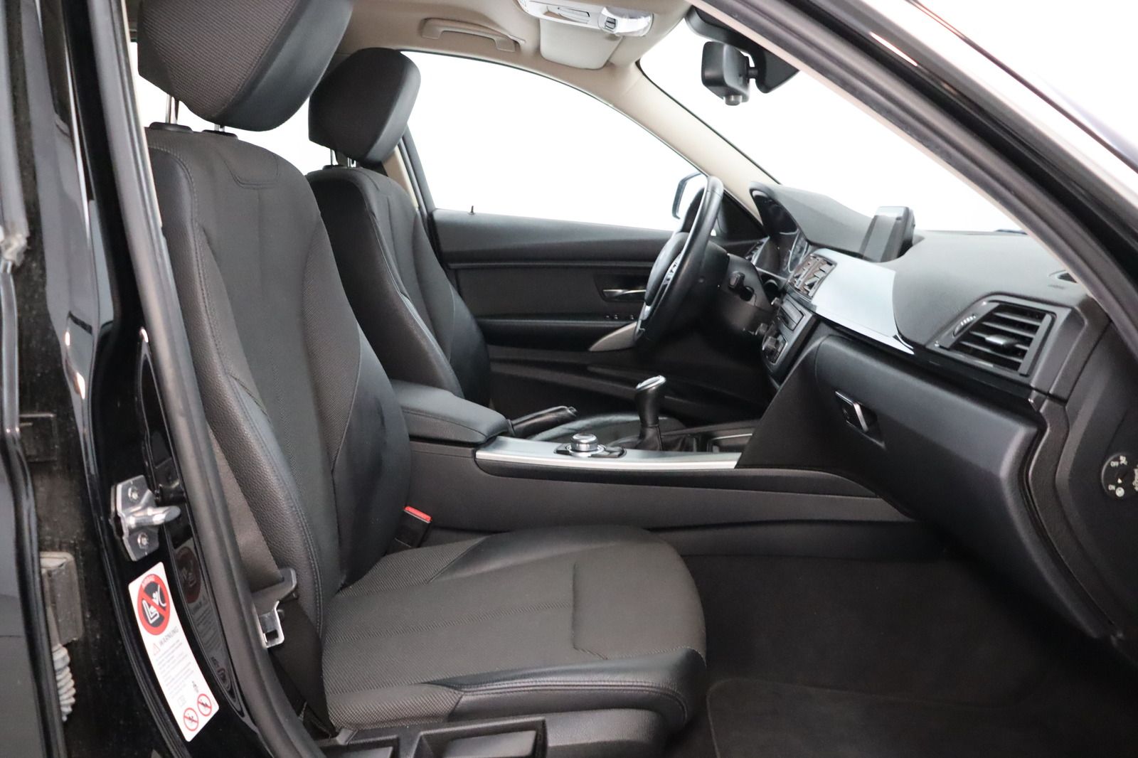 Fahrzeugabbildung BMW 316 i Modern Line * Bi-Xenon * Navi