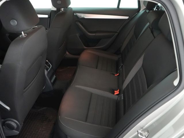 Octavia COMBI AMBITION TDI+NAVI+SITZHEIZUNG+PARK