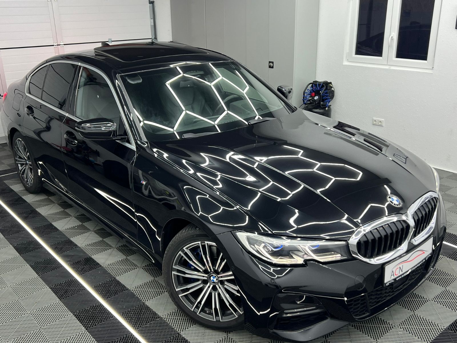 Fahrzeugabbildung BMW 330 i M Sport/LASER/eGSD/HuD/VRTL COCKPIT/DE FZG