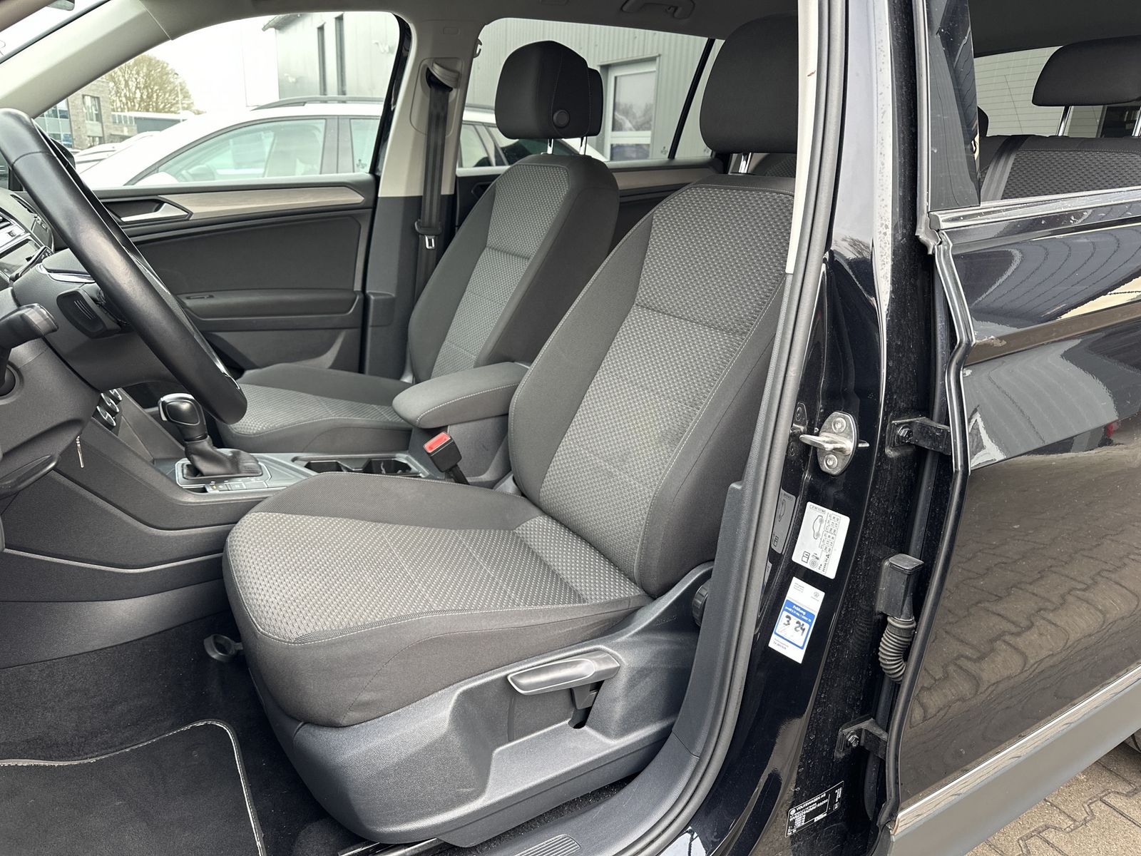 Fahrzeugabbildung Volkswagen Tiguan Allspace 2.0 TDI DSG CL NAV+LED+ACC+KAM