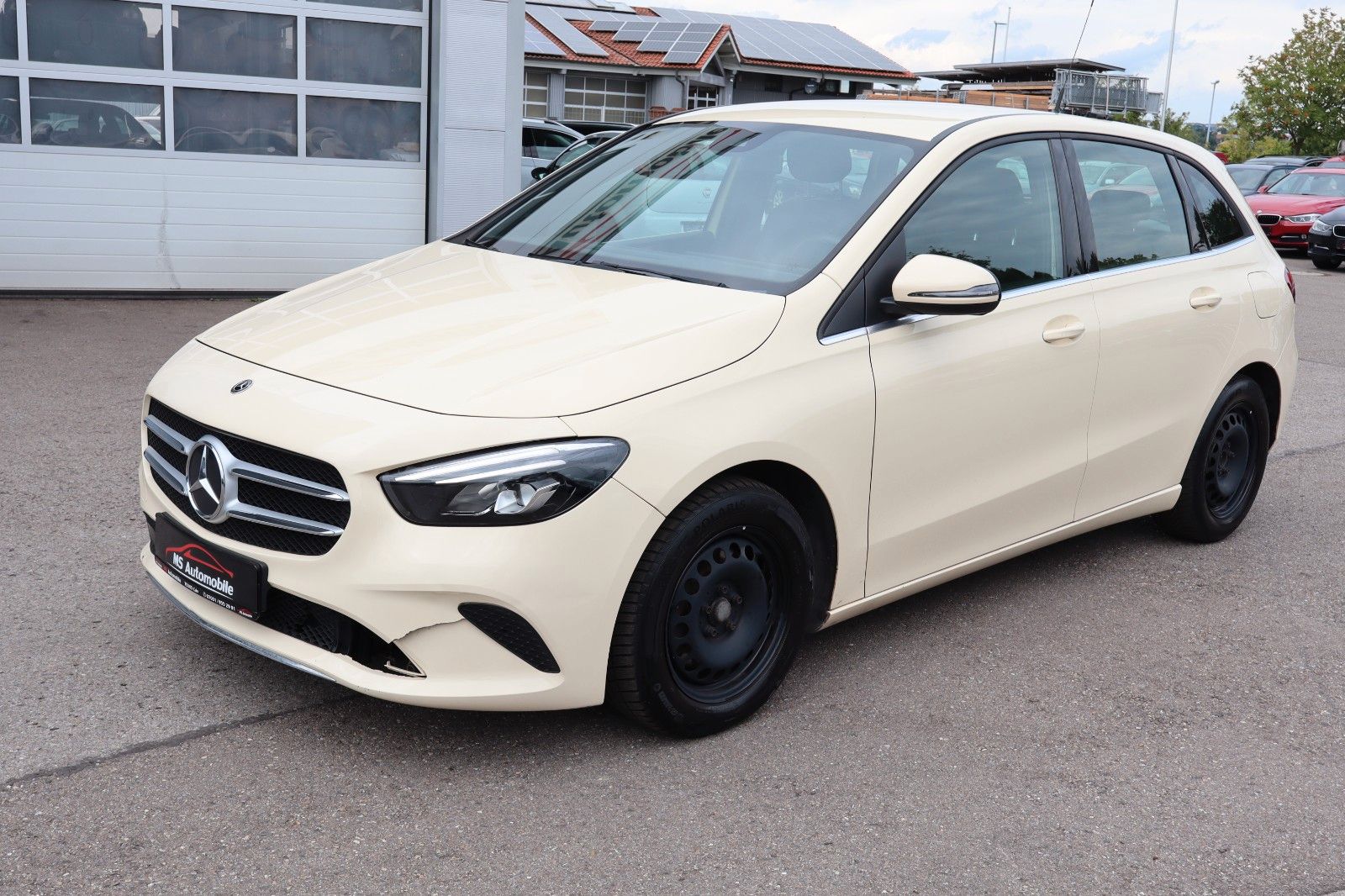 MERCEDES-BENZ B 180
