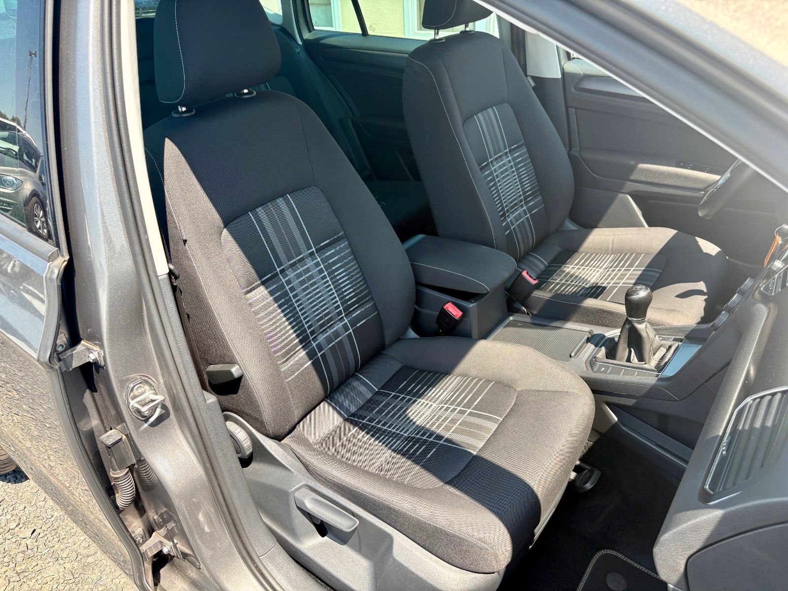 Fahrzeugabbildung Volkswagen Golf Sportsvan 2.0 TDI VII Lounge Xenon AHK ACC